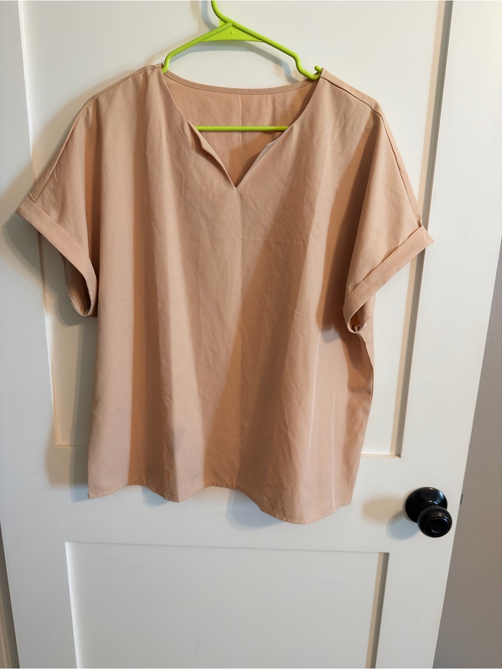Relaxed V-Neck Short Sleeve Top in Blush